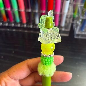 Green and Yellow Couch Pen